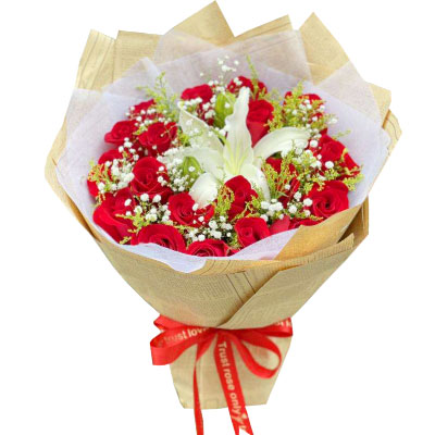 昭通19朵红玫瑰1支百合，永恒之美